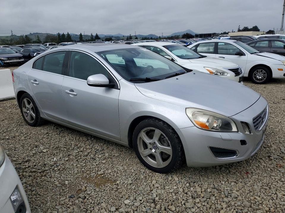 2012 Volvo S60 VIN YV1622FS4C2057765 COPART salvage auction — MINOR DENT/SCRATCHES, Ca - Dis/Dlr/Exp App For Dup Clean, sold $500 on 2026-07-14 (photo 4)