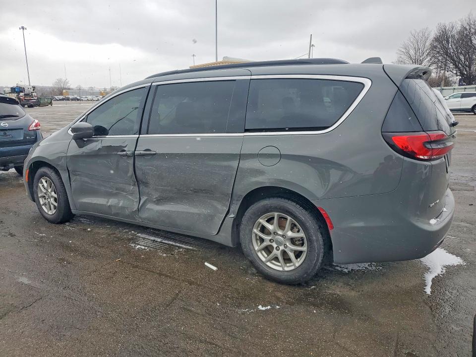 2022 Chrysler Pacifica VIN 2C4RC1BG5NR169099 COPART salvage auction — SIDE, Salvage Title, sold $8,200 on 2026-07-31 (photo 2)