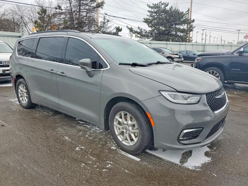 2022 Chrysler Pacifica VIN 2C4RC1BG5NR169099 COPART salvage auction — SIDE, Salvage Title, sold $8,200 on 2026-07-31 (photo 4)