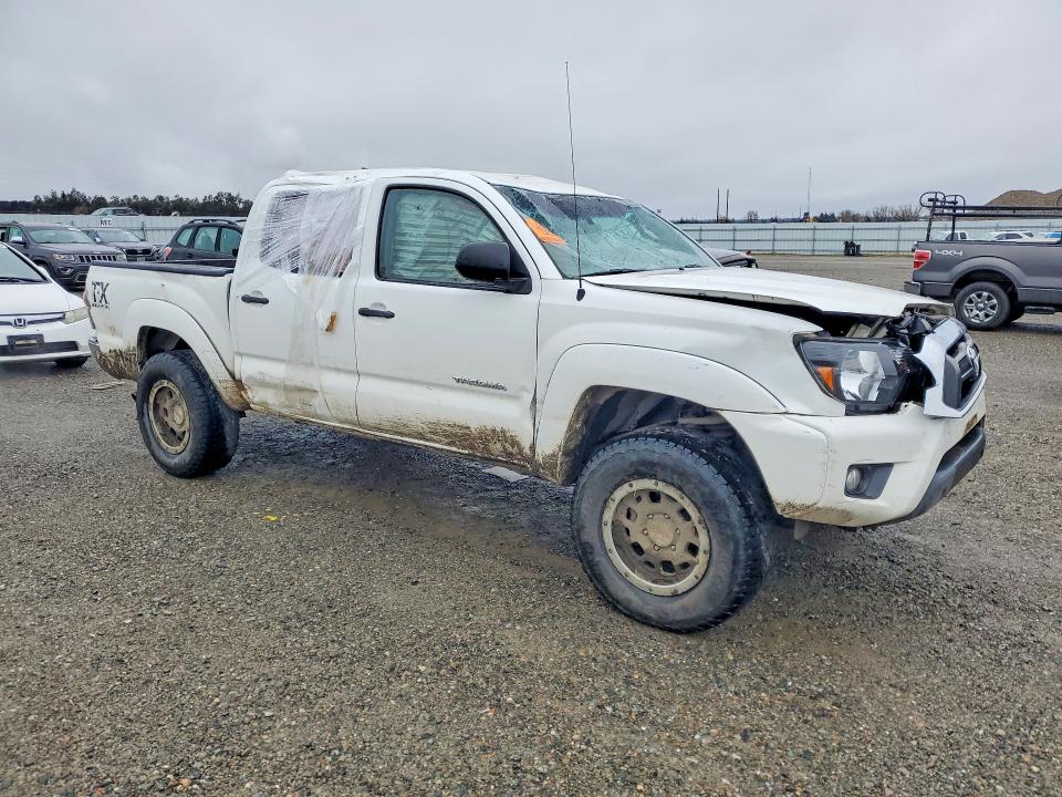 2014 Toyota Tacoma VIN 5TFLU4EN2EX104243 COPART salvage auction — ROLLOVER, Other, sold $3,600 on 2026-07-17 (photo 4)