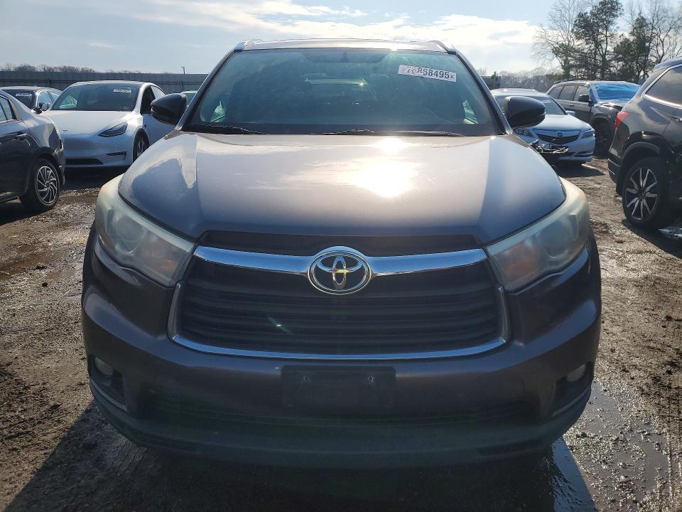 2015 Toyota VIN 5TDKKRFH6FS042523 COPART salvage auction — MINOR DENT/SCRATCHES, Salvage Title, sold $6,800 on 2026-07-14 (photo 5)