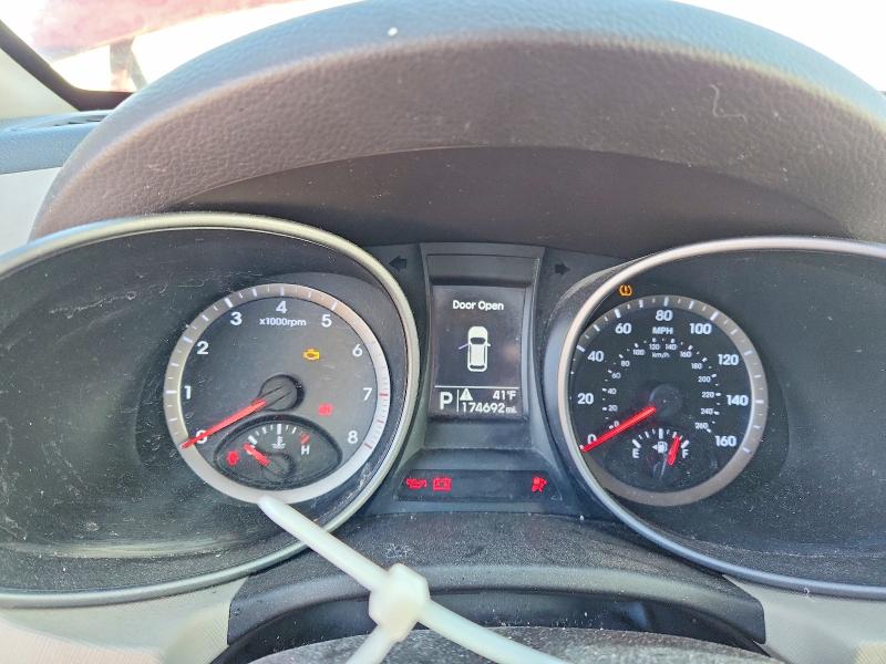 2015 Hyundai Santa fe VIN 5XYZU3LB7FG297961 COPART salvage auction — BURN, MI - CERTIFICATE OF TITLE, sold $925 on 2026-07-09 (photo 9)