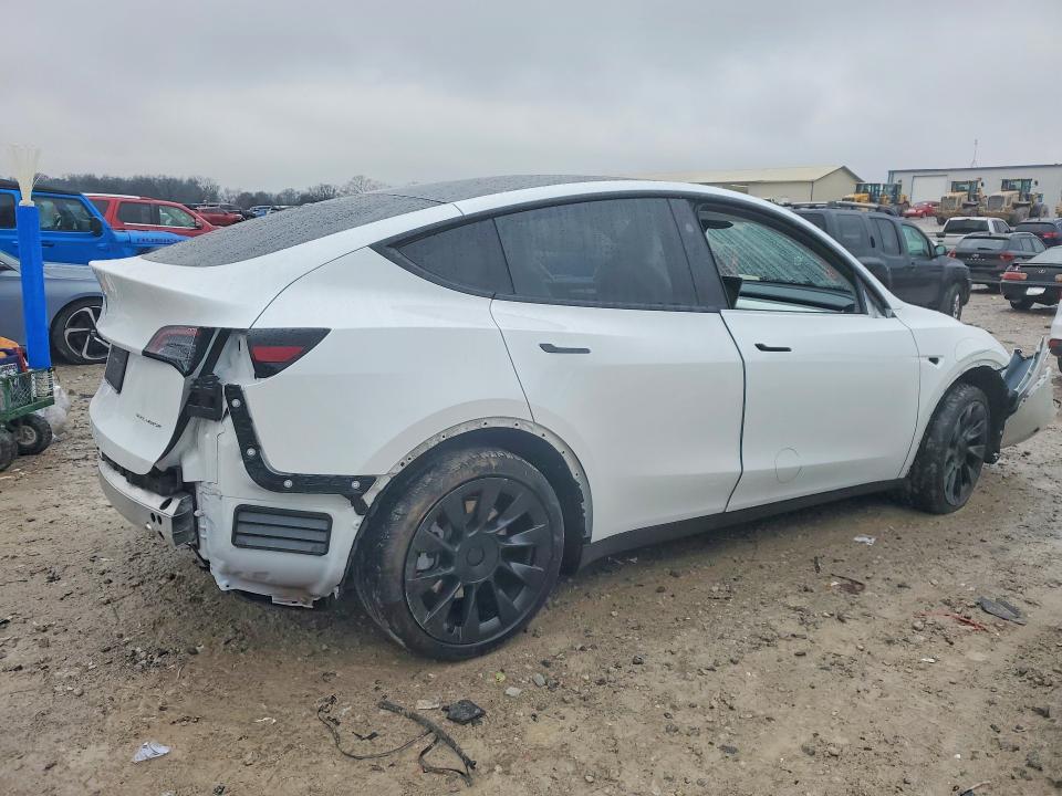 2023 Tesla Model y VIN 7SAYGDEE6PF868271 COPART salvage auction — FRONT END, Salvage Title, sold $8,800 on 2026-07-30 (photo 3)