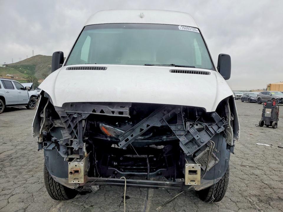 2011 Mercedes-benz Sprinter VIN WD3PE8CB4B5568263 COPART salvage auction — FRONT END, CA - DIS/DLR/EXP ONLY CLEAN TITLE (P), sold $200 on 2026-07-09 (photo 5)