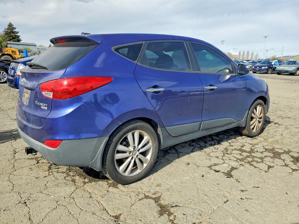 2010 Hyundai Tuson VIN KM8JU3AC0AU016028 COPART salvage auction — MINOR DENT/SCRATCHES, Ca - Salvage Acquisition Billofsale, sold $1,300 on 2026-07-31 (photo 3)