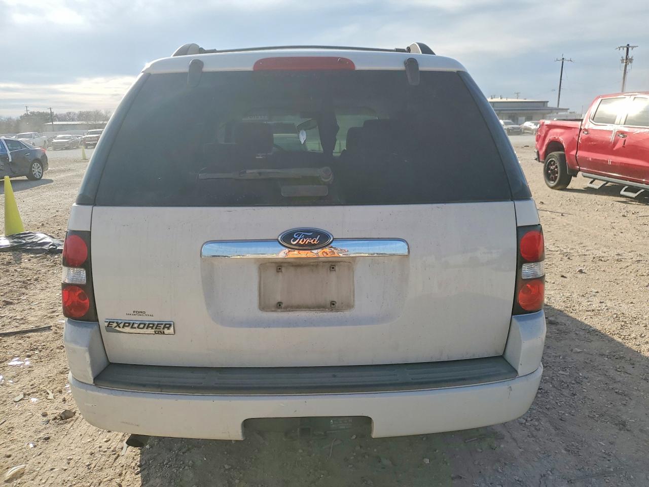 2008 Ford Explorer VIN 1FMEU63EX8UA77799 COPART salvage auction — Front End, TX - SALVAGE VEHICLE TITLE, sold $800 on 2026-07-02 (photo 6)