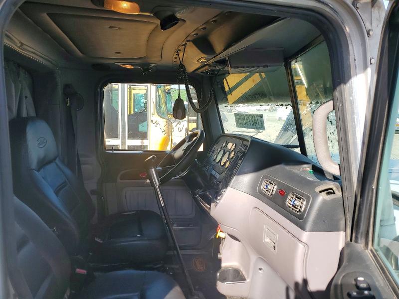 2016 Peterbilt 389 VIN 1NPXL49X2GD337889 COPART salvage auction — UNDERCARRIAGE, CA - SALVAGE CERTIFICATE, sold $7,700 on 2026-08-06 (photo 5)