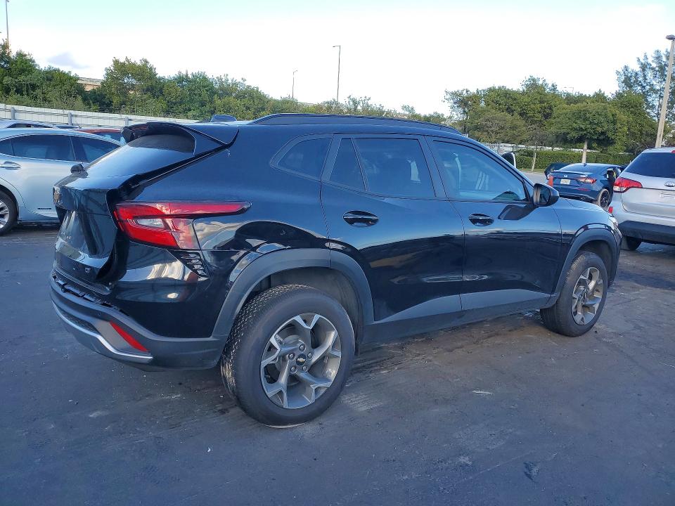 2025 Chevrolet Trax VIN KL77LHEP5SC271502 COPART salvage auction — REAR END, Salvage Title, sold $350 on 2026-07-27 (photo 3)