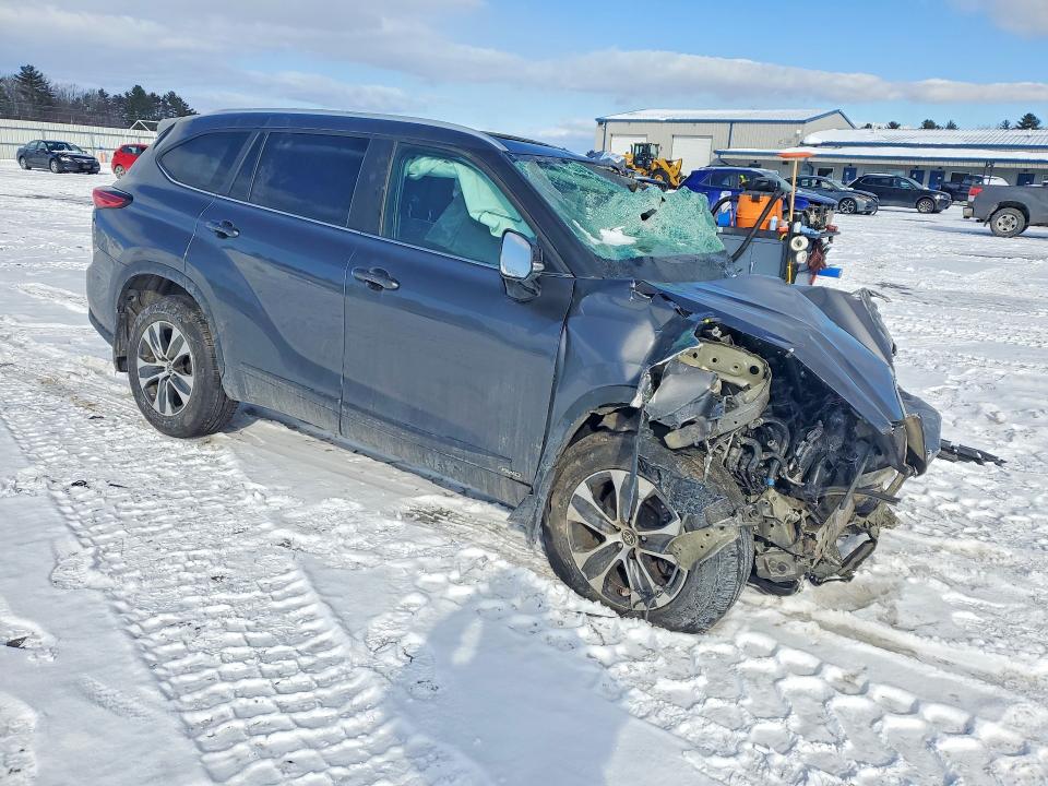 2023 Toyota VIN 5TDKBRCH8PS598922 COPART salvage auction — ROLLOVER, Me - Cert Of Title-Salvage Collisio, sold $2,100 on 2026-07-08 (photo 4)