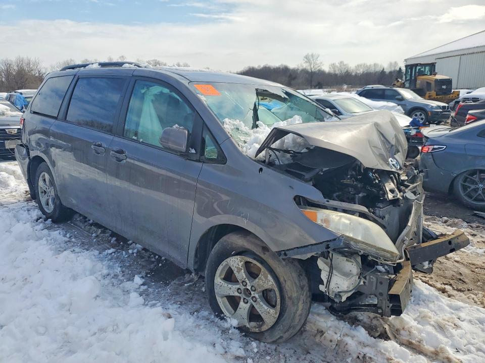 2014 Toyota Sienna VIN 5TDKK3DC1ES523413 COPART salvage auction — FRONT END, Pa - Certificate Of Salvage, sold $1,050 on 2026-07-08 (photo 4)