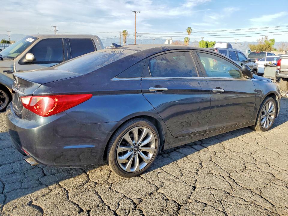 2011 Hyundai Sonata VIN 5NPEC4AC1BH071078 COPART salvage auction — MINOR DENT/SCRATCHES, Ca - Dis/Dlr/Exp Only Clean Title, sold $275 on 2026-07-02 (photo 3)