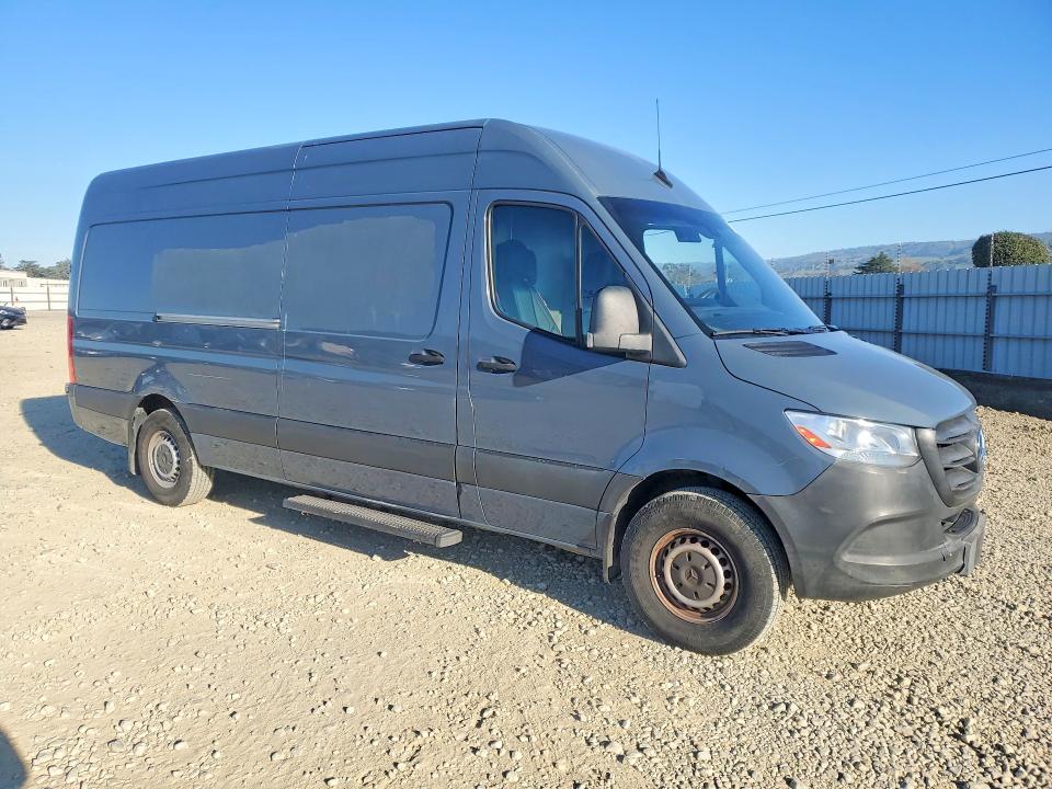 2019 Mercedes-benz Sprinter 2500 VIN WD4PF1CD3KP141193 COPART salvage auction — SIDE, Wa - Dis/Dlr/Exp Only Clean Title, sold $8,700 on 2026-07-08 (photo 4)