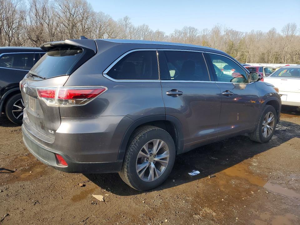 2015 Toyota VIN 5TDKKRFH6FS042523 COPART salvage auction — MINOR DENT/SCRATCHES, Salvage Title, sold $6,800 on 2026-07-14 (photo 3)