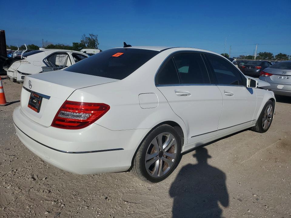 2013 Mercedes-benz C-klasse VIN WDDGF4HB9DR272502 COPART salvage auction — FRONT END, Salvage Title, sold $650 on 2026-08-17 (photo 3)