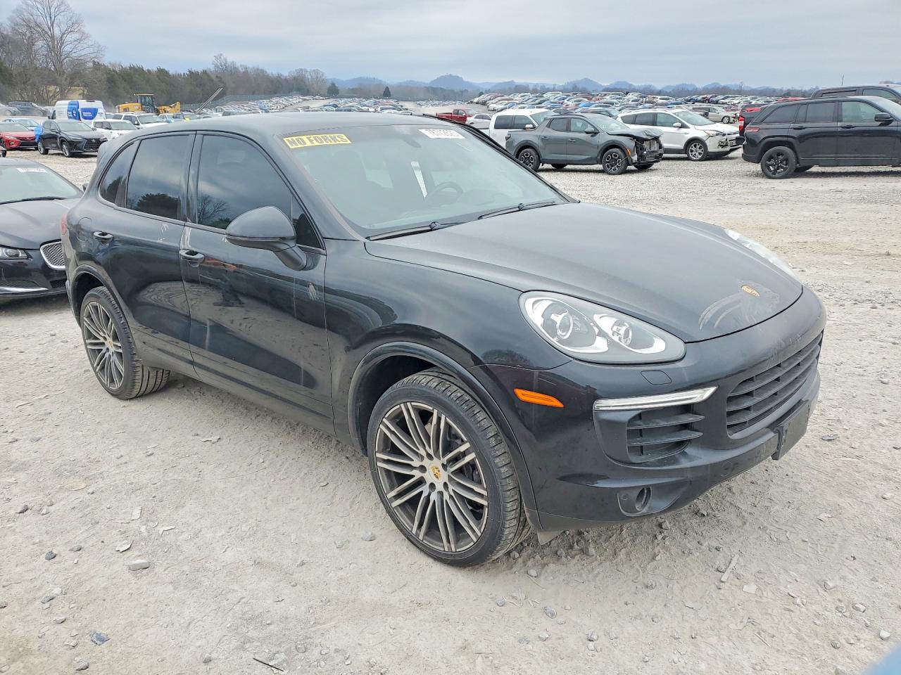 2017 Porsche Cayenne VIN WP1AA2A21HKA86236 COPART salvage auction — Side, TN - SALVAGE CERTIFICATE, sold $4,800 on 2026-07-07 (photo 4)