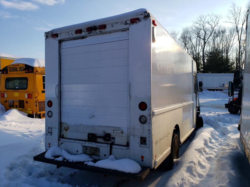 2000 Frht - freightliner VIN 4UZA4FA40YCG65096 COPART salvage auction — FRONT END, MA - CERT OF TITLE-SALVAGE, sold $125 on 2026-09-30 (photo 3)