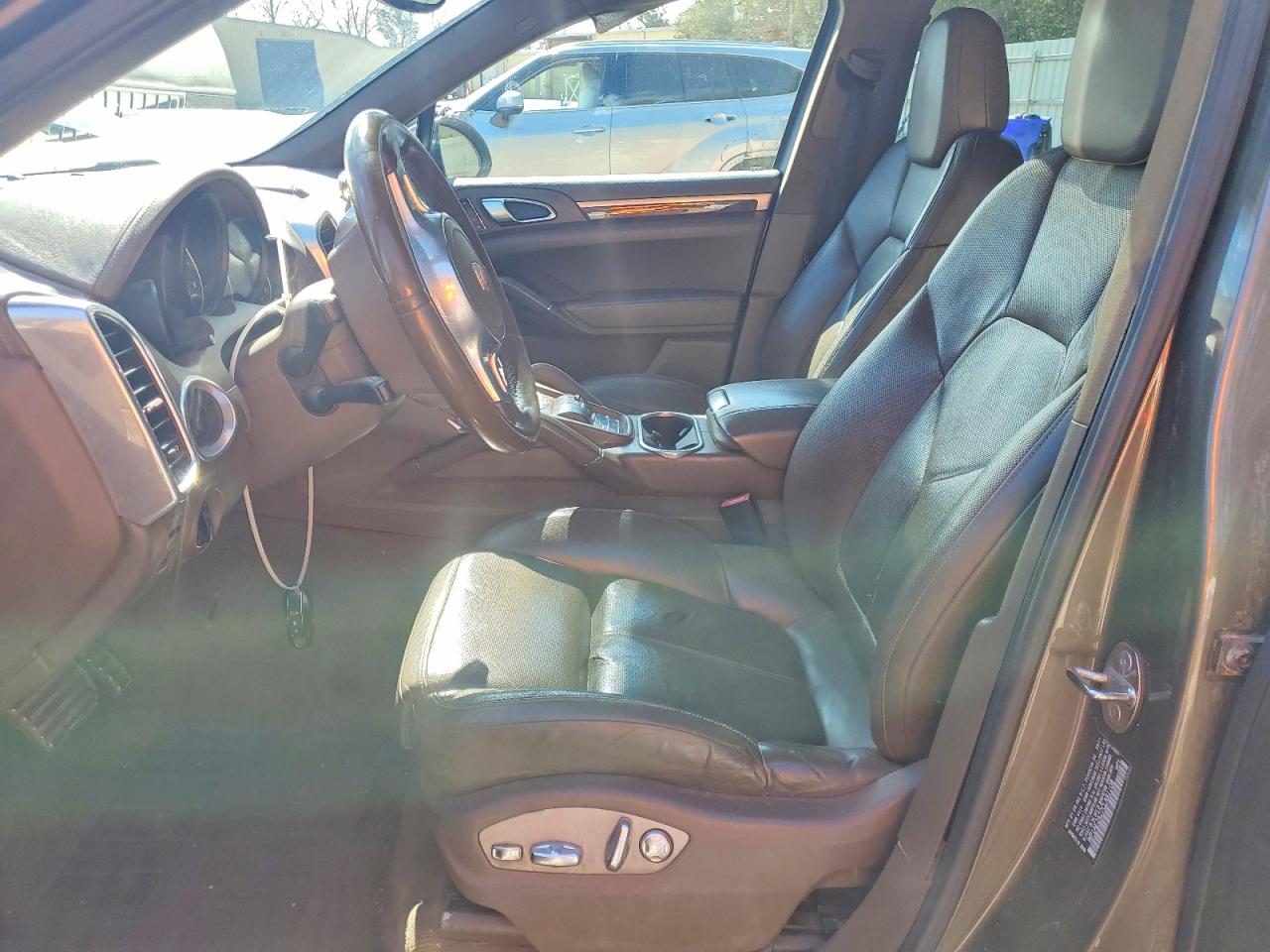 2012 Porsche Cayenne VIN WP1AE2A27CLA91108 COPART salvage auction — Minor Dent/Scratches, ME - DEALER ONLY CLEAN TITLE (P), sold $1,850 on 2026-03-27 (photo 7)