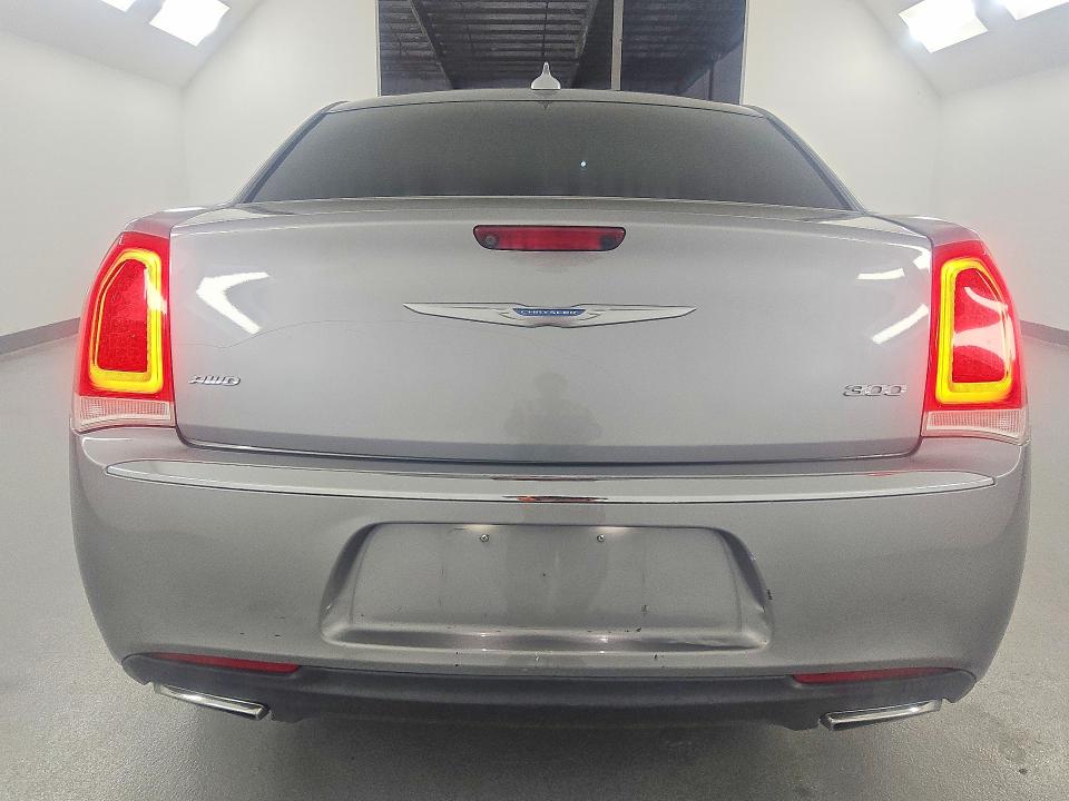 2018 Chrysler 300 VIN 2C3CCAKG7JH165386 COPART salvage auction — NORMAL WEAR, Ca - Dis/Dlr/Exp Only Clean Title, sold $9,300 on 2026-09-01 (photo 6)