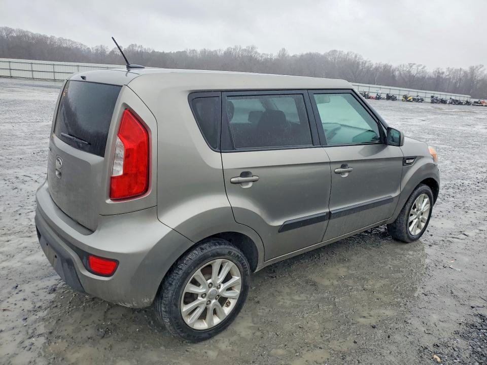 2013 Kia Soul VIN KNDJT2A56D7585746 COPART salvage auction — FRONT END, Fl - Dealer Only Clean Title, sold $375 on 2026-07-29 (photo 3)