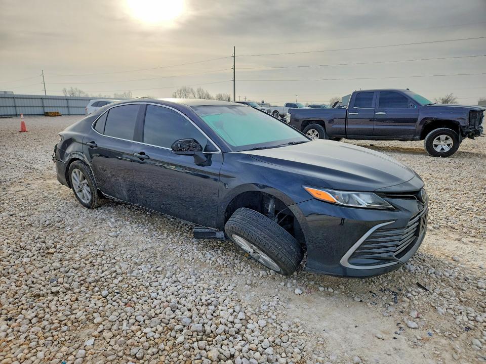 2022 Toyota Camry VIN 4T1C11AK0NU045337 COPART salvage auction — SIDE, Tx - Salvage Vehicle Title, sold $6,100 on 2026-07-02 (photo 4)