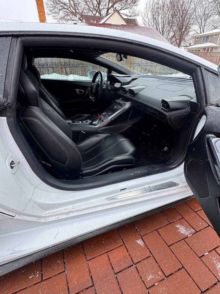 2015 Lamborghini Huracan VIN ZHWUC1ZF8FLA03249 COPART salvage auction — Normal Wear, IN - CERT OF TITLE - REBUILT VEHICL (P), sold $102,000 on 2026-03-23 (photo 5)