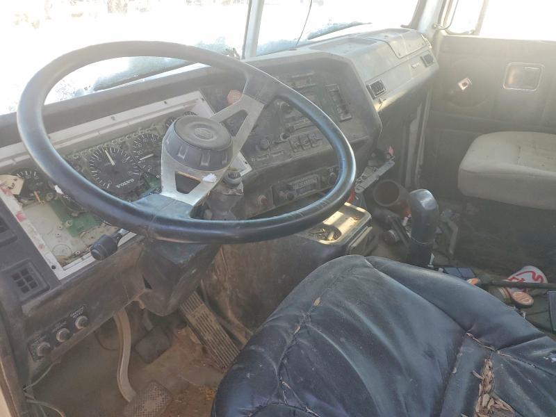 1998 Volvo VIN 4VHJDFPF6WN859999 COPART salvage auction — ALL OVER, IA - CERT OF TITLE-SALVAGE TITLE, sold $90 on 2026-07-30 (photo 5)
