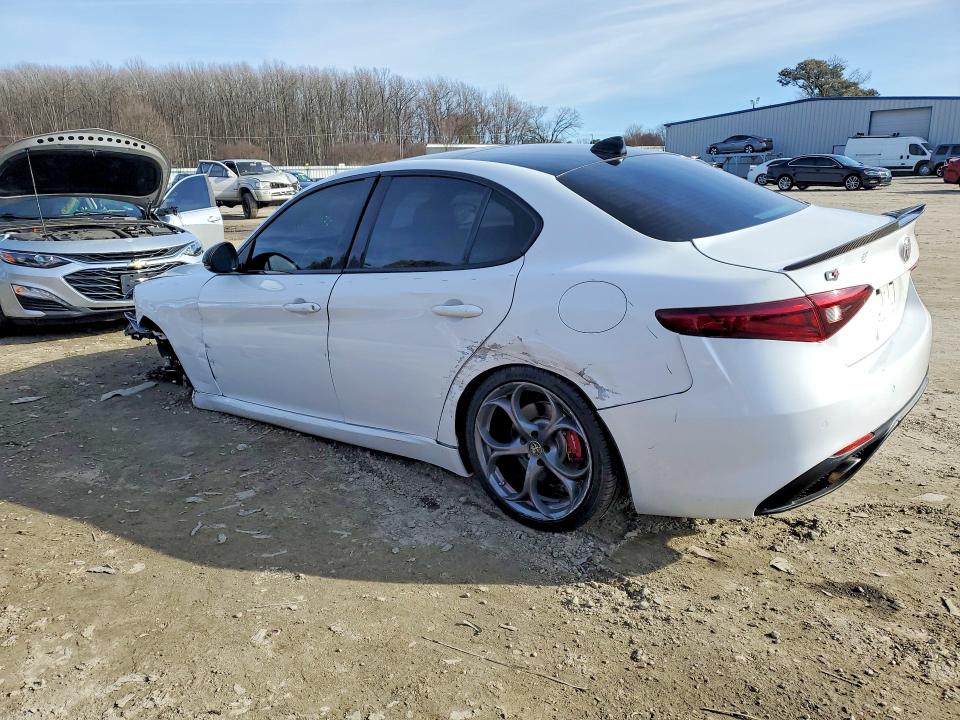 2018 Alfa romeo Giulia VIN ZARFAEEN5J7599016 COPART salvage auction — FRONT END, Id - Salvage Certificate Of Title, sold $2,150 on 2026-07-14 (photo 2)