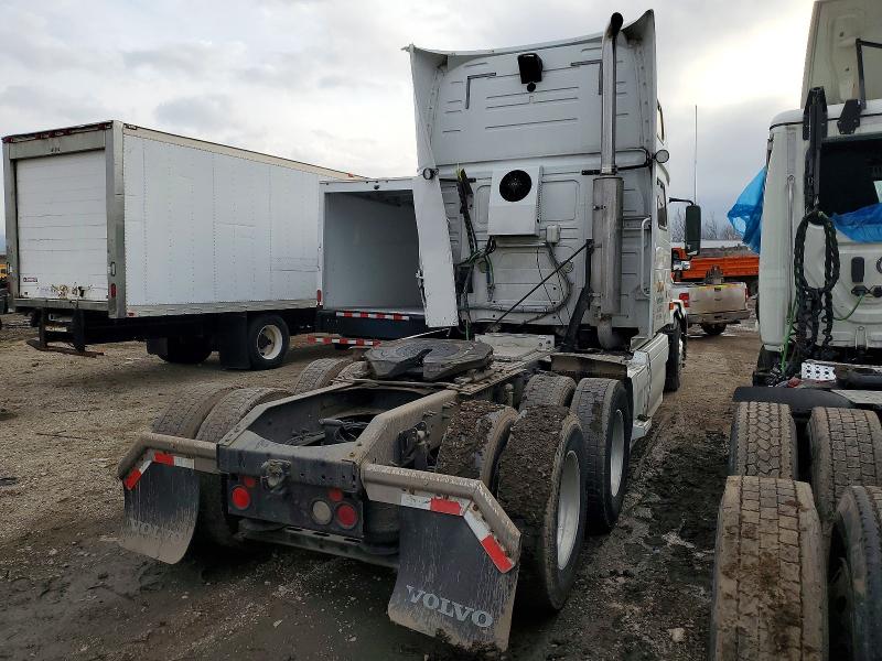2007 Volvo VIN 4V4NC9GH07N458023 COPART salvage auction — SIDE, Il - Salvage Certificate, sold $450 on 2026-07-23 (photo 4)
