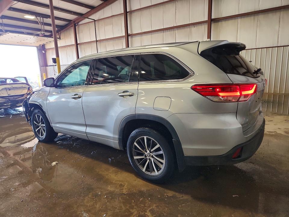2017 Toyota Highlander VIN 5TDJZRFHXHS441932 COPART salvage auction — FRONT END, Salvage Title, sold $7,600 on 2026-07-31 (photo 2)