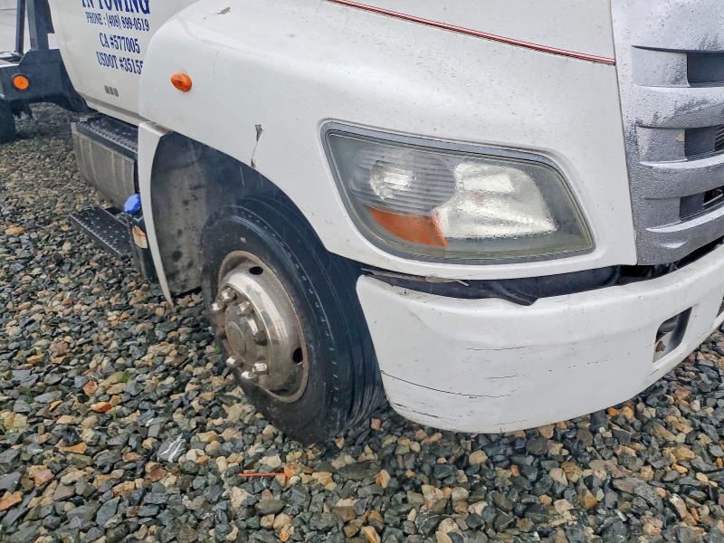 2017 Hino 258/268 VIN 5PVNE8JN3H4S50806 COPART salvage auction — MINOR DENT/SCRATCHES, CA - SALVAGE CERTIFICATE, sold $15,300 on 2026-07-17 (photo 9)