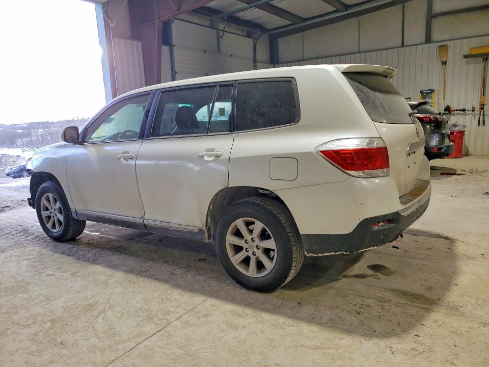 2013 Toyota Highlander VIN 5TDZA3EH6DS037531 COPART salvage auction — FRONT END, Md - Cert Of Salvage > 75% Damage, sold $450 on 2026-07-24 (photo 2)