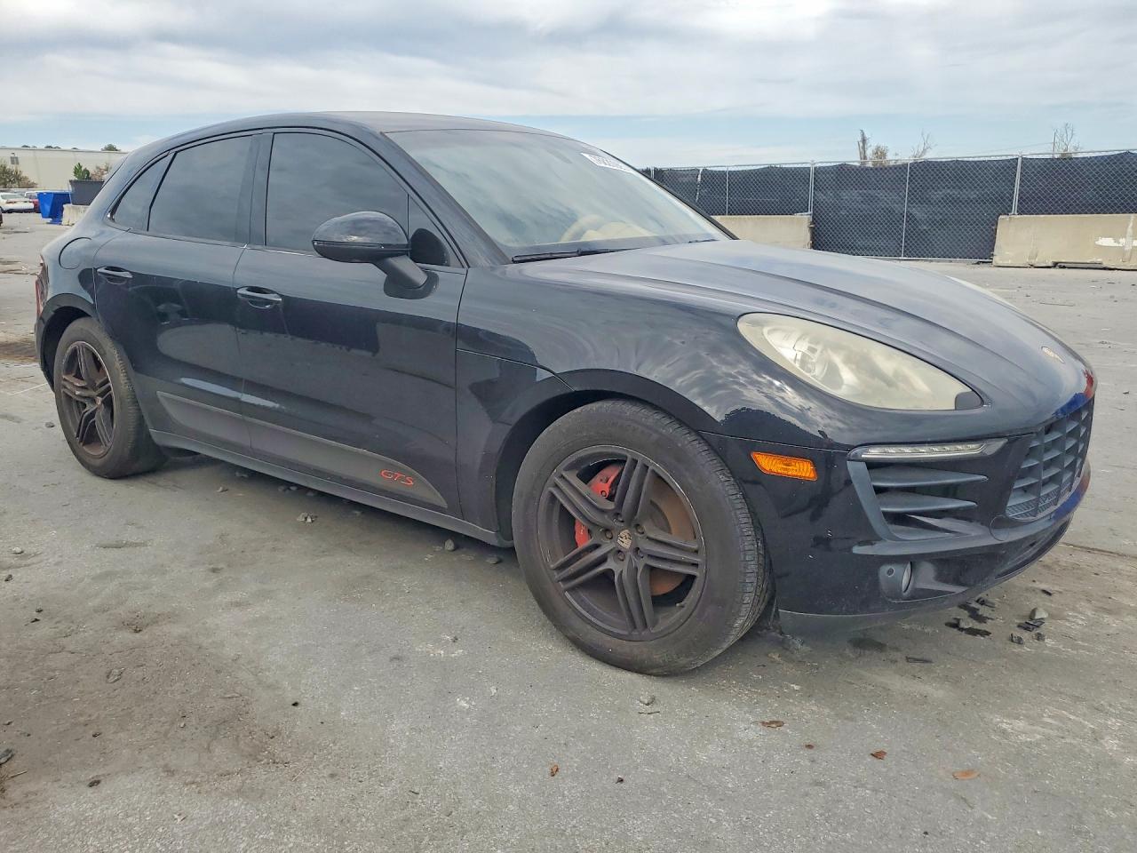 2016 Porsche Macan VIN WP1AB2A50GLB50282 COPART salvage auction — Minor Dent/Scratches, IN - CERTIFICATE OF TITLE (P), sold $1,150 on 2026-06-30 (photo 4)