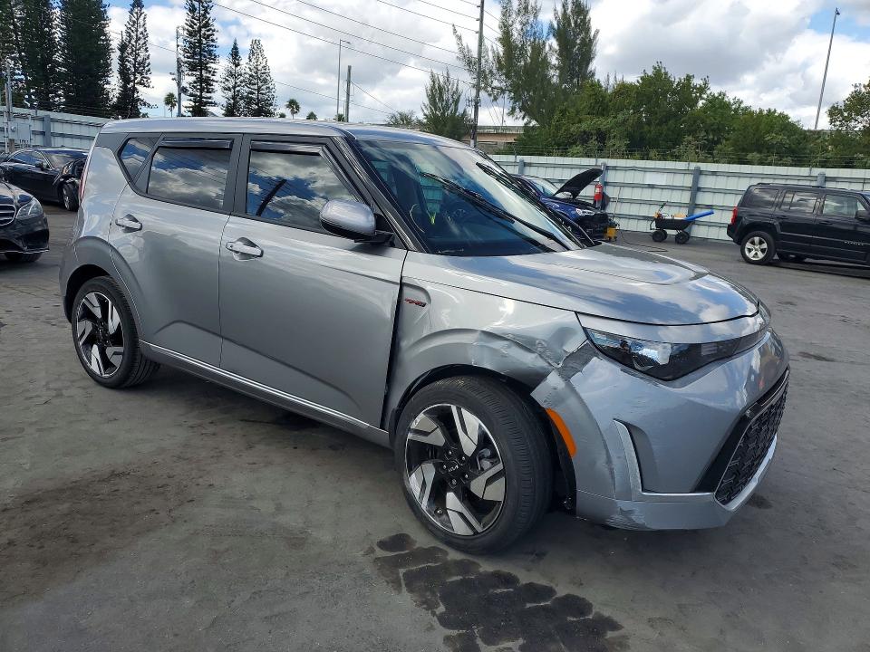 2025 Kia Soul VIN KNDJ53AU2S7946815 COPART salvage auction — SIDE, Id - Salvage Certificate Of Title, sold $15 on 2026-07-08 (photo 4)