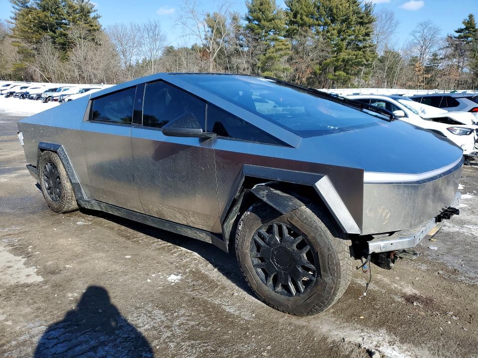 2024 Tesla Cybertruck VIN 7G2CEHEE4RA037501 COPART salvage auction — FRONT END, Ny - Certificate Of Title, sold $19,200 on 2026-07-27 (photo 4)