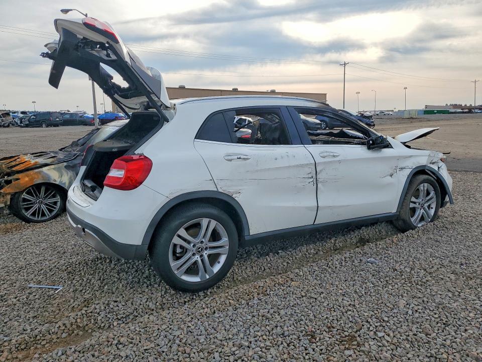 2020 Mercedes-benz Gla-class VIN WDCTG4GB8LU021726 COPART salvage auction — BURN, SC - CERT OF TITLE-SALVAGE FIRE, sold $625 on 2026-08-14 (photo 3)