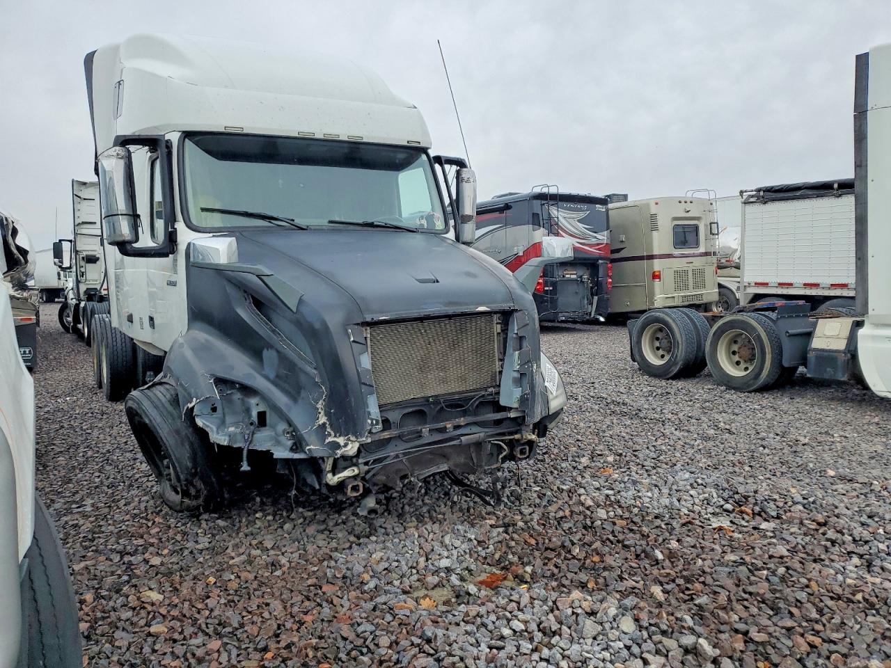 2020 Volv Vn VIN 4V4NC9EH6LN215345 — COPART salvage auction photo