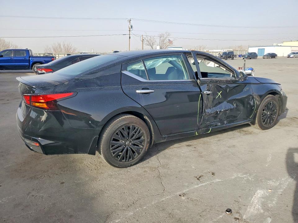 2025 Nissan Altima VIN 1N4BL4DV7SN406916 COPART salvage auction — SIDE, Salvage Title, sold $12,750 on 2026-07-15 (photo 3)