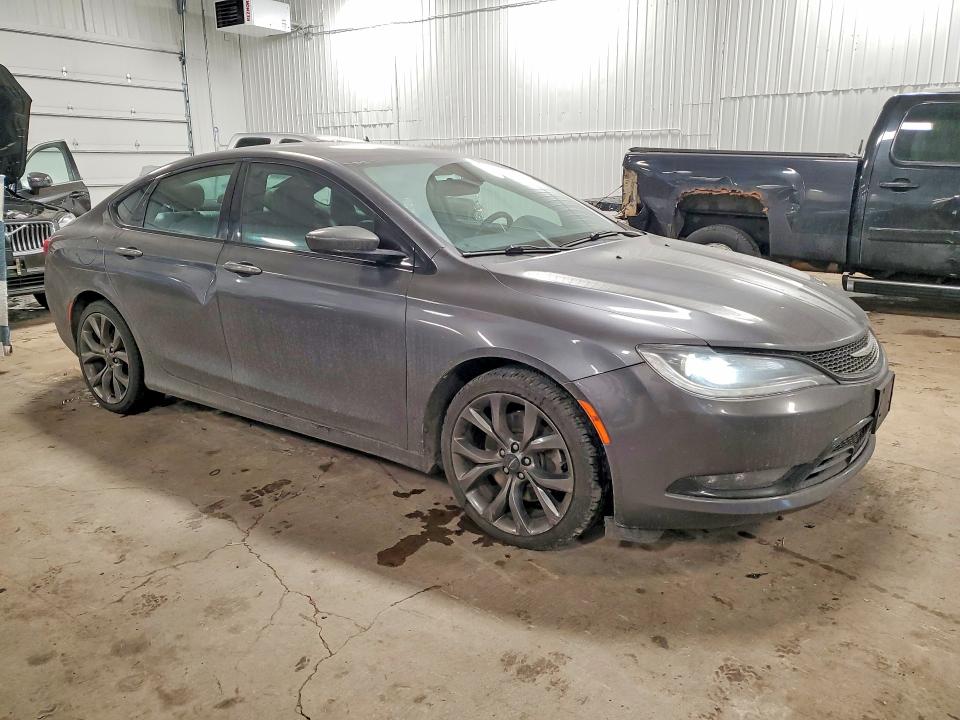 2015 Chrysler 200 VIN 1C3CCCDGXFN540565 COPART salvage auction — MINOR DENT/SCRATCHES, Salvage Title, sold $575 on 2026-07-21 (photo 4)