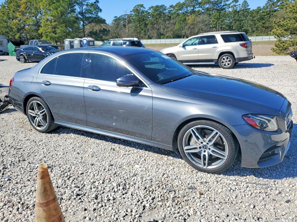 2019 Mercedes-benz E-klasse VIN WDDZF4JB0KA584125 COPART salvage auction — REAR END, Tx - Certificate Of Title, sold $13,300 on 2026-07-14 (photo 4)