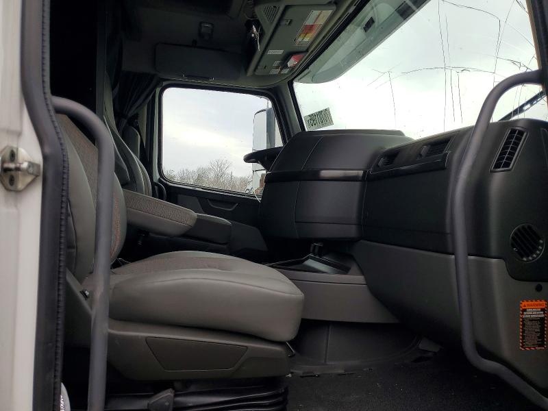 2024 Volvo Vn VIN 4V4NC9EH8RN652918 COPART salvage auction — SIDE, Other, sold $41,500 on 2026-07-30 (photo 5)