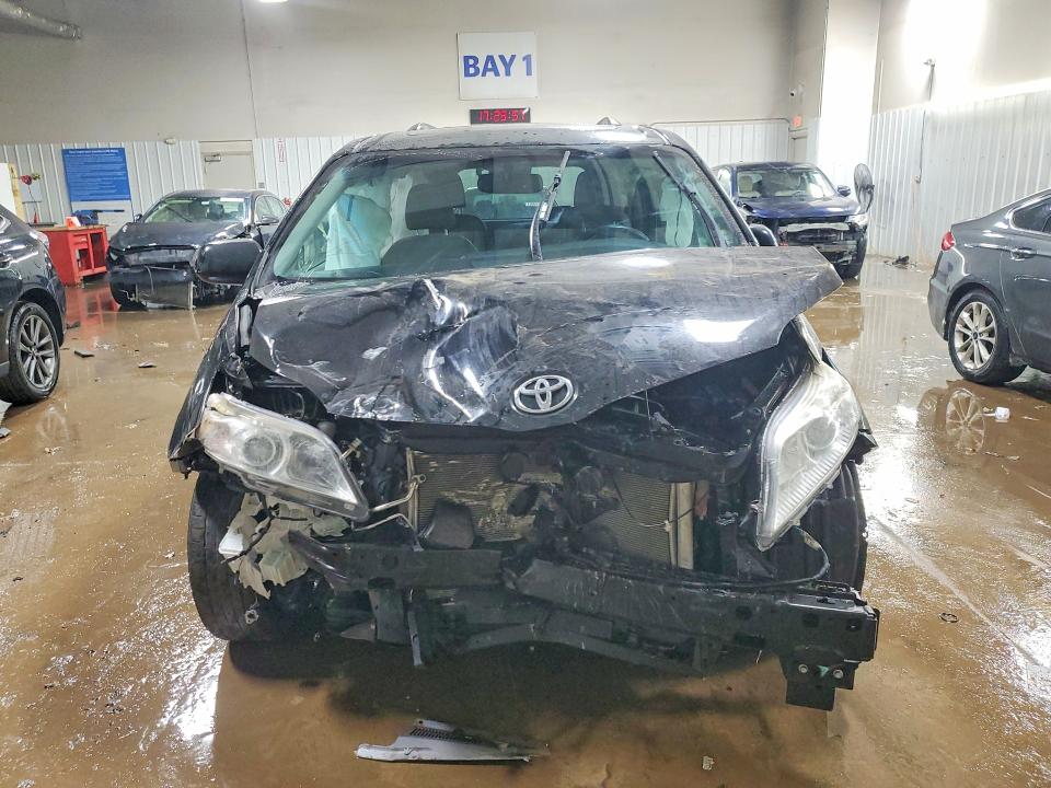 2016 Toyota Sienna VIN 5TDYK3DC6GS721966 COPART salvage auction — FRONT END, Il - Salvage Certificate, sold $1,500 on 2026-07-28 (photo 5)