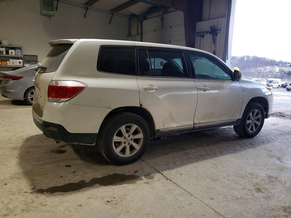 2013 Toyota Highlander VIN 5TDZA3EH6DS037531 COPART salvage auction — FRONT END, Md - Cert Of Salvage > 75% Damage, sold $450 on 2026-07-24 (photo 3)