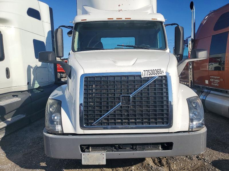 2017 Volvo VIN 4V4N39TG6HN988043 COPART salvage auction — NORMAL WEAR, In - Certificate Of Title, sold $5,000 on 2026-07-31 (photo 9)