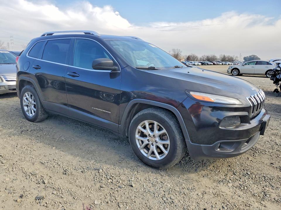 2015 Jeep Cherokee VIN 1C4PJLCB8FW579111 COPART salvage auction — NORMAL WEAR, Ca - Dis/Dlr/Exp Only Clean Title, sold $925 on 2026-07-21 (photo 4)
