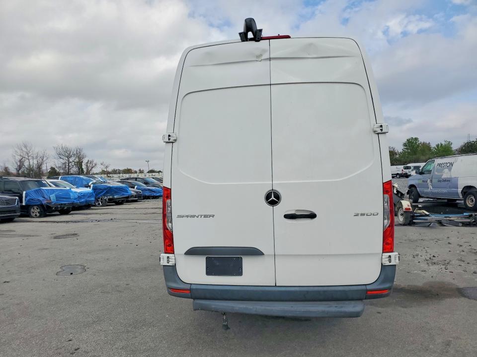 2021 Mercedes-benz Sprinter VIN W1W40CHY9MT055519 COPART salvage auction — MINOR DENT/SCRATCHES, FL - CERTIFICATE OF TITLE, sold $7,600 on 2026-07-28 (photo 6)