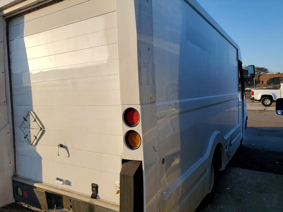 2012 Isuzu Reach VIN JALB4T176C7W00476 COPART salvage auction — NORMAL WEAR, Il - Certificate Of Title, sold $2,150 on 2026-07-08 (photo 3)