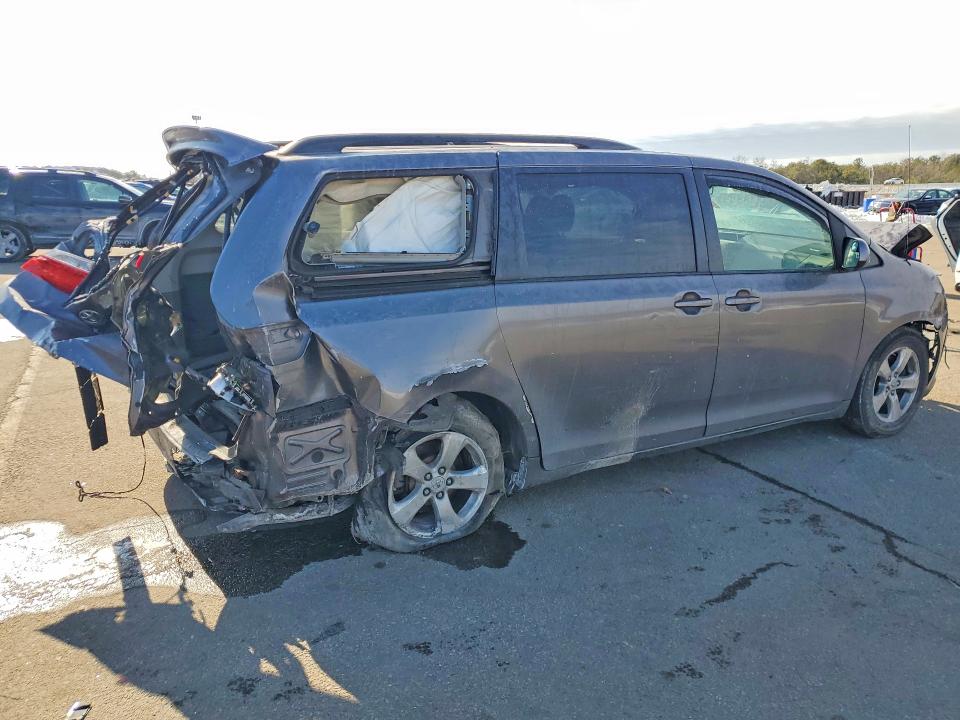 2011 Toyota Sienna VIN 5TDKK3DC4BS037836 COPART salvage auction — REAR END, Ny - Mv907A-Parts Only, sold $800 on 2026-07-20 (photo 3)