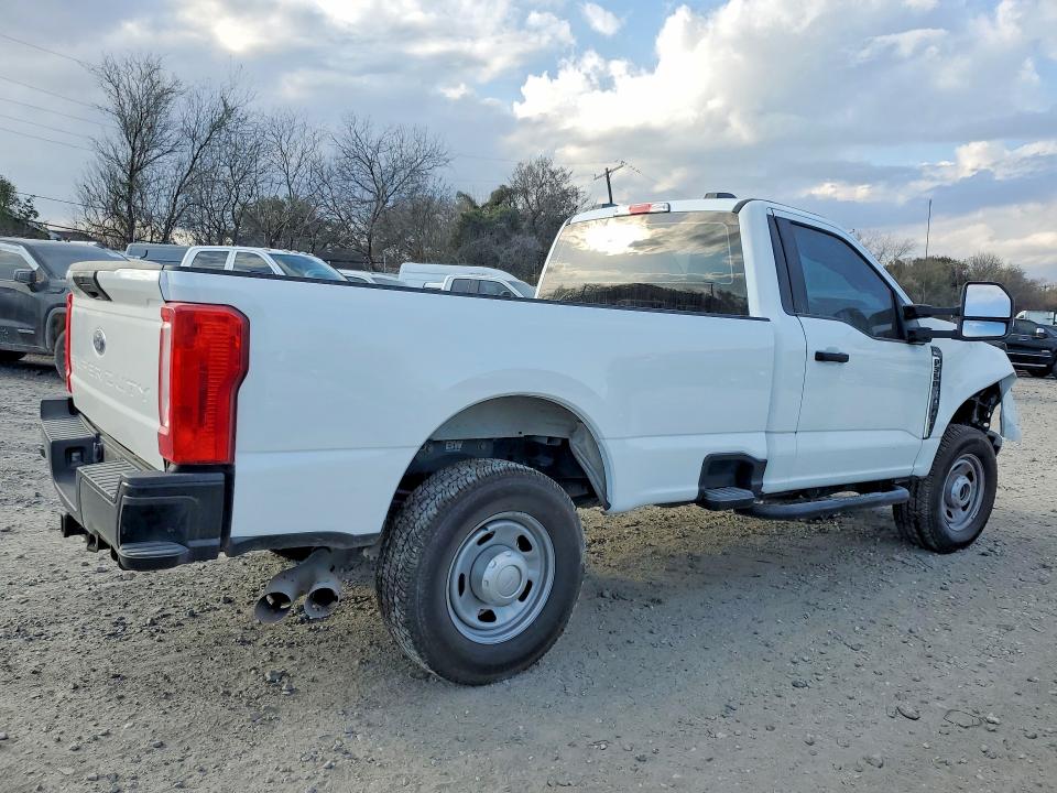 2024 Ford F-350 super duty VIN 1FTRF3BT3REE19460 COPART salvage auction — FRONT END, TX - SALVAGE VEHICLE TITLE, sold $24,000 on 2026-07-14 (photo 3)