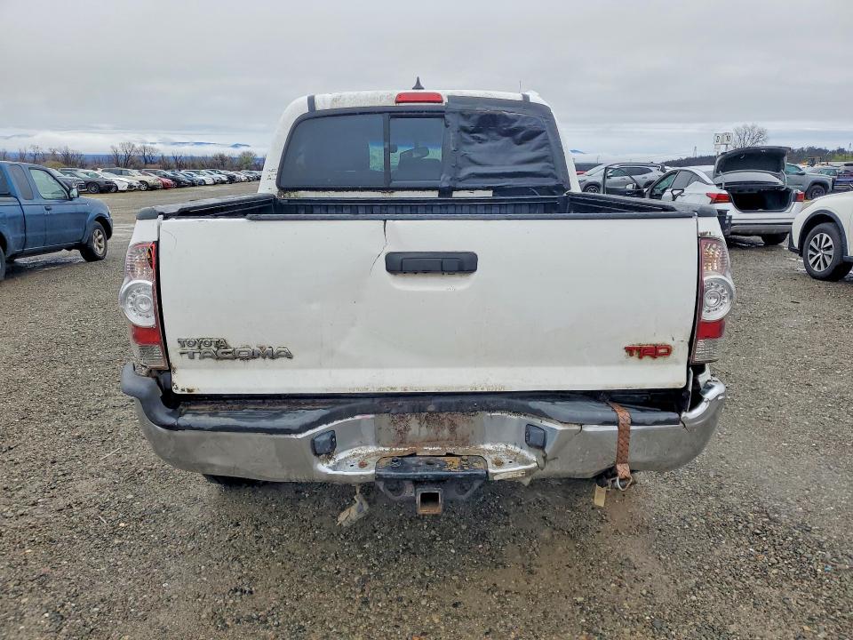 2014 Toyota Tacoma VIN 5TFLU4EN2EX104243 COPART salvage auction — ROLLOVER, Other, sold $3,600 on 2026-07-17 (photo 6)