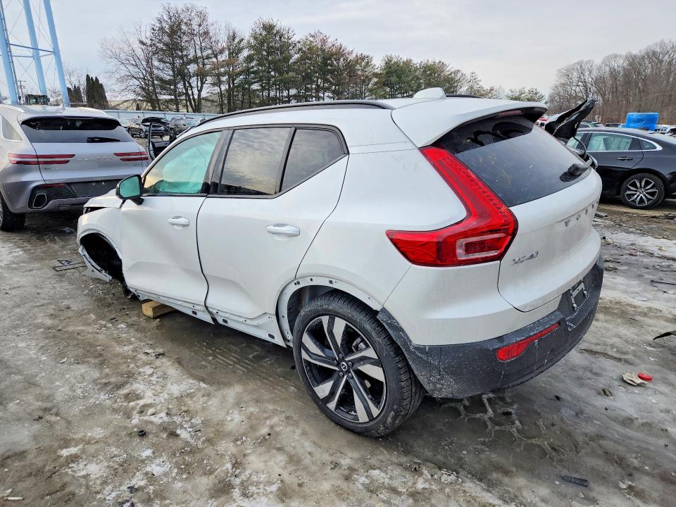 2025 Volvo Xc40 VIN YV4L12UM0S2531450 COPART salvage auction — FRONT END, Salvage Title, sold $6,800 on 2026-09-09 (photo 2)